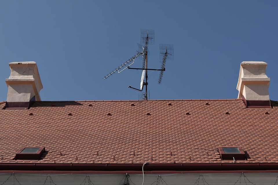 Antenna roof architecture