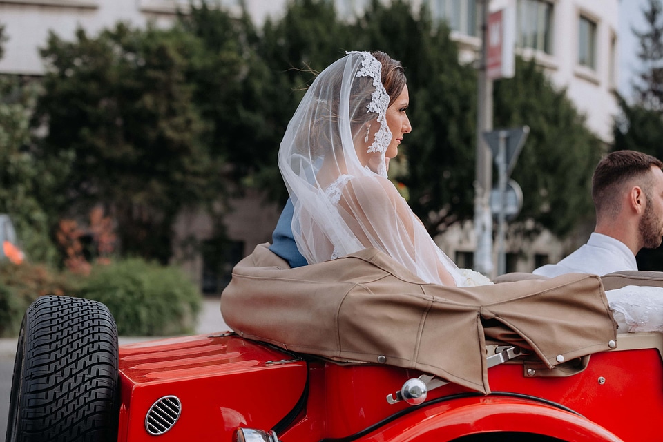 Bride passenger car