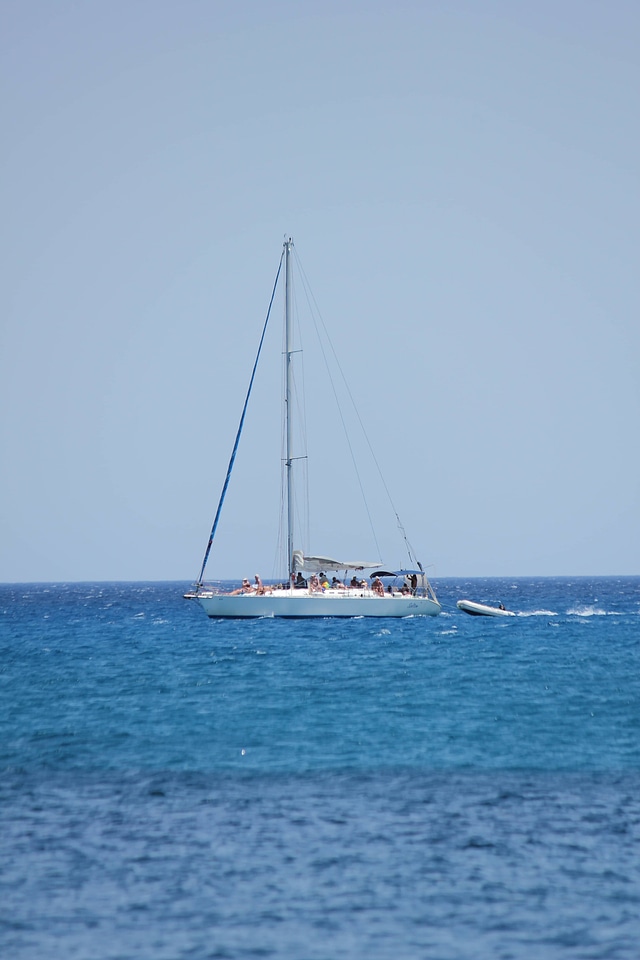 People cruise sunshine