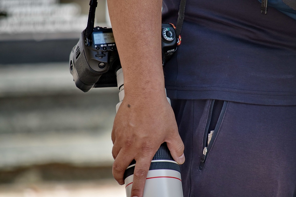 Aperture arm camera