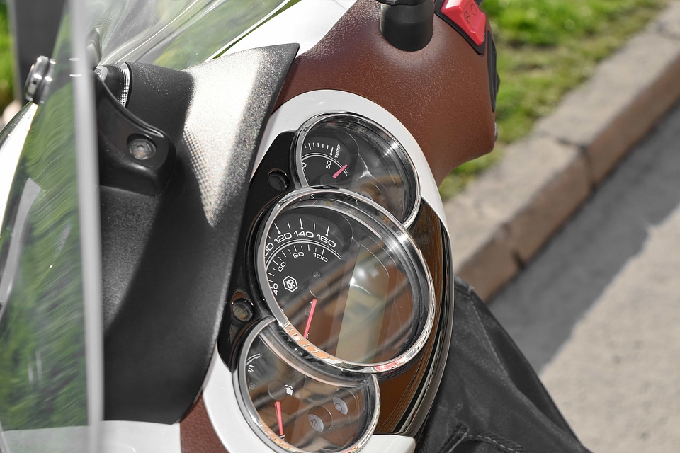 Motorcycle speedometer steering wheel