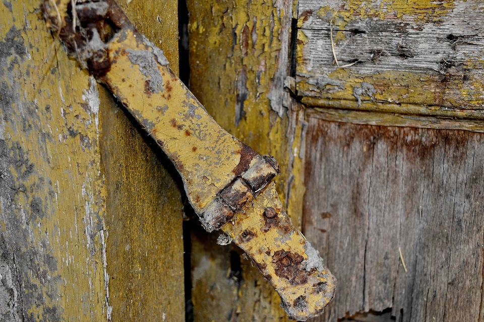 Carpentry front door latch