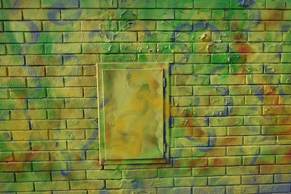 Graffiti greenish yellow old