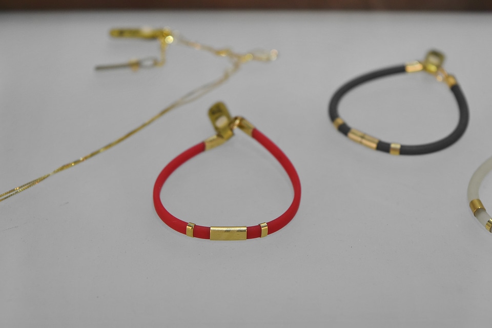 Jewelry necklace color