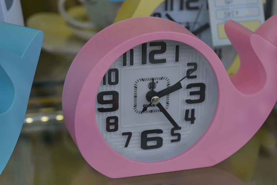 Number pink analog clock