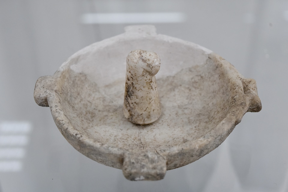 Antique antiquity mortar