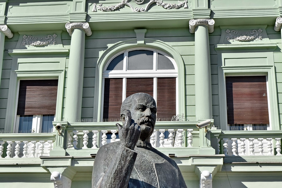 Bronze bust downtown photo