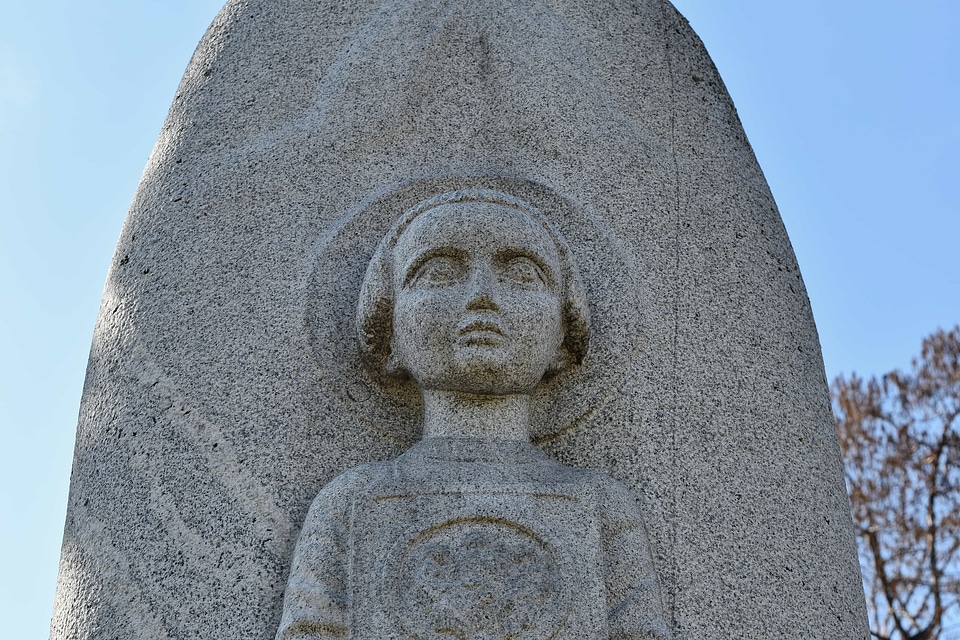 Stone memorial statue