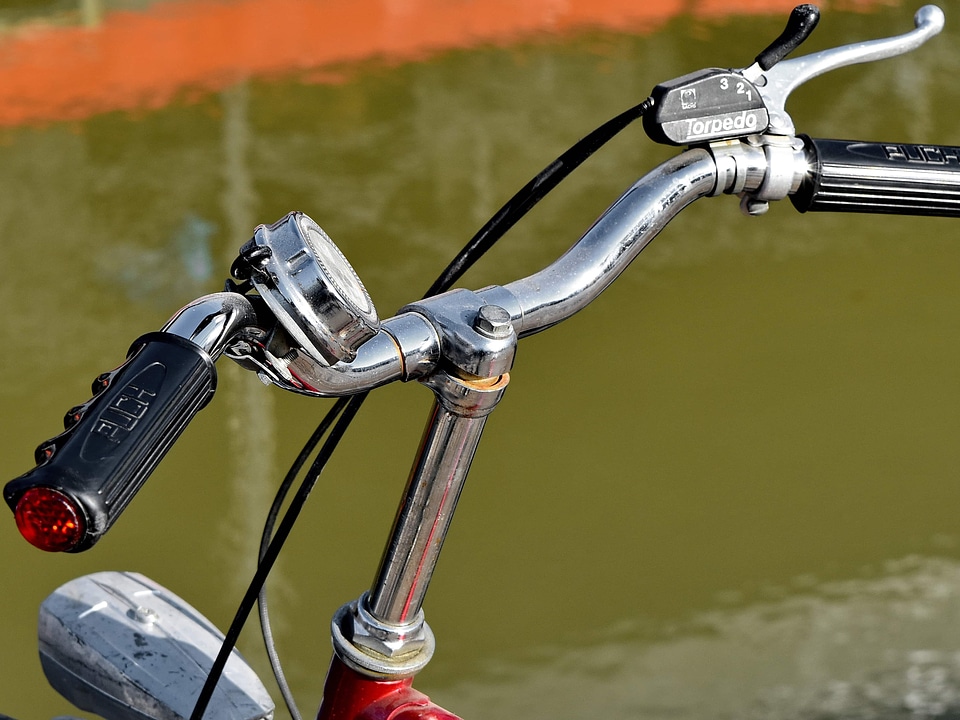 Bicycle gearshift steering wheel