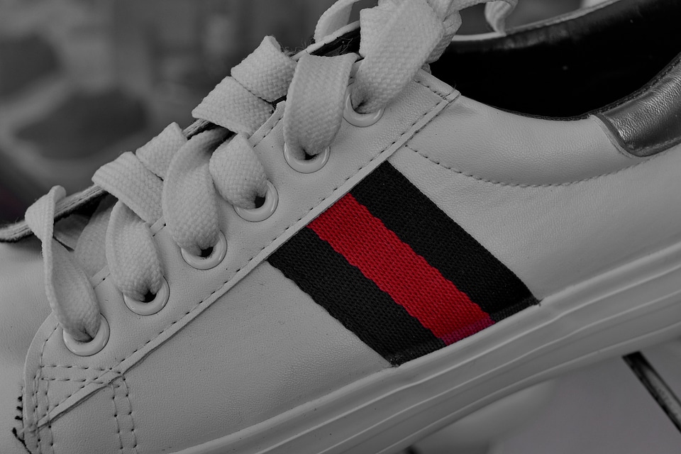 Fashion shoelace sneakers