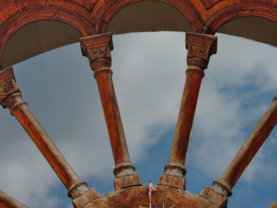 Decoration reflection column