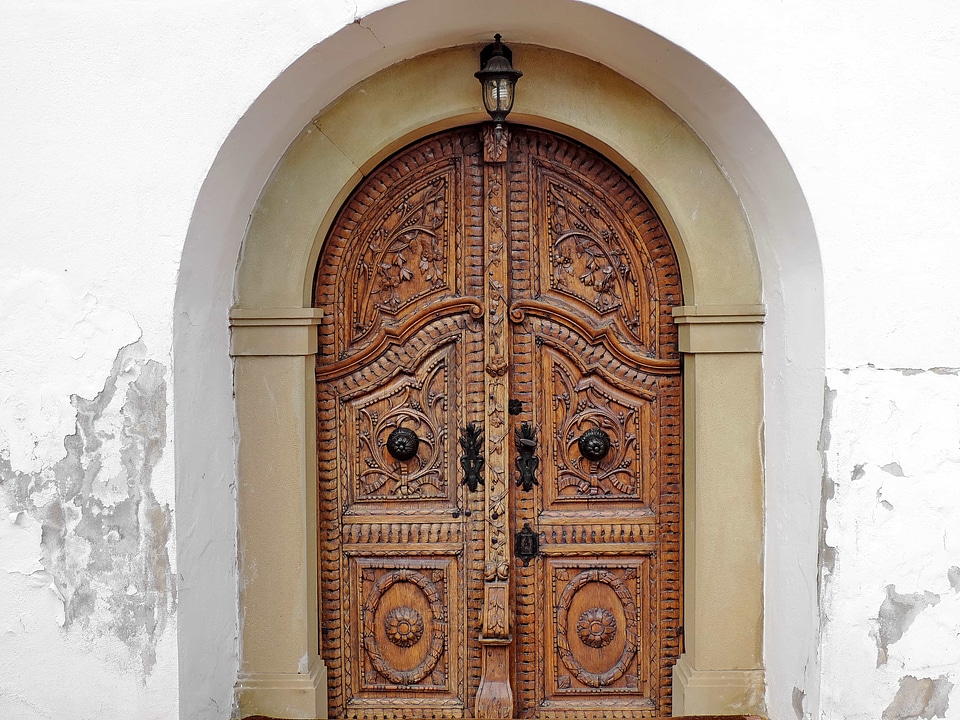 Arch carpentry carving
