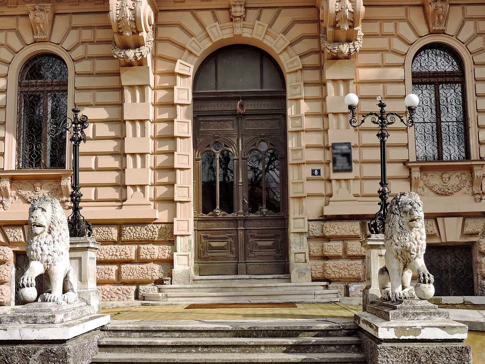 Front Door palace residence