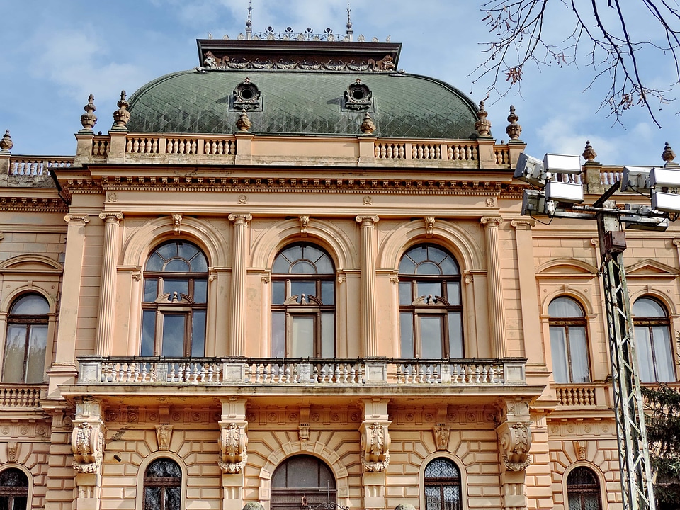 Museum residence dome