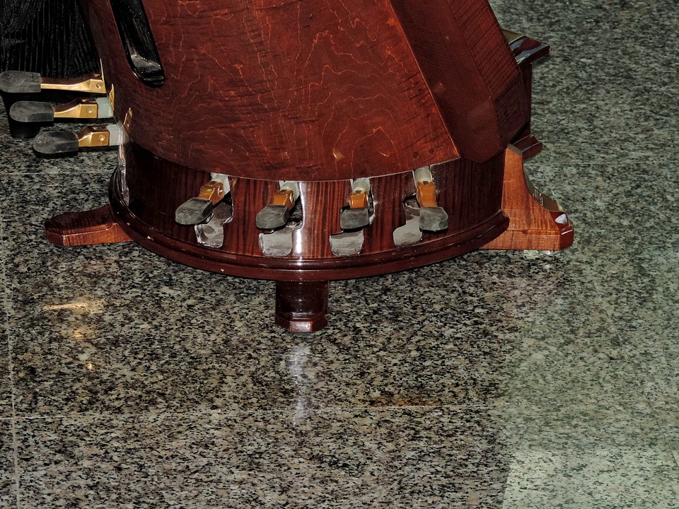 Acoustic floor instrument