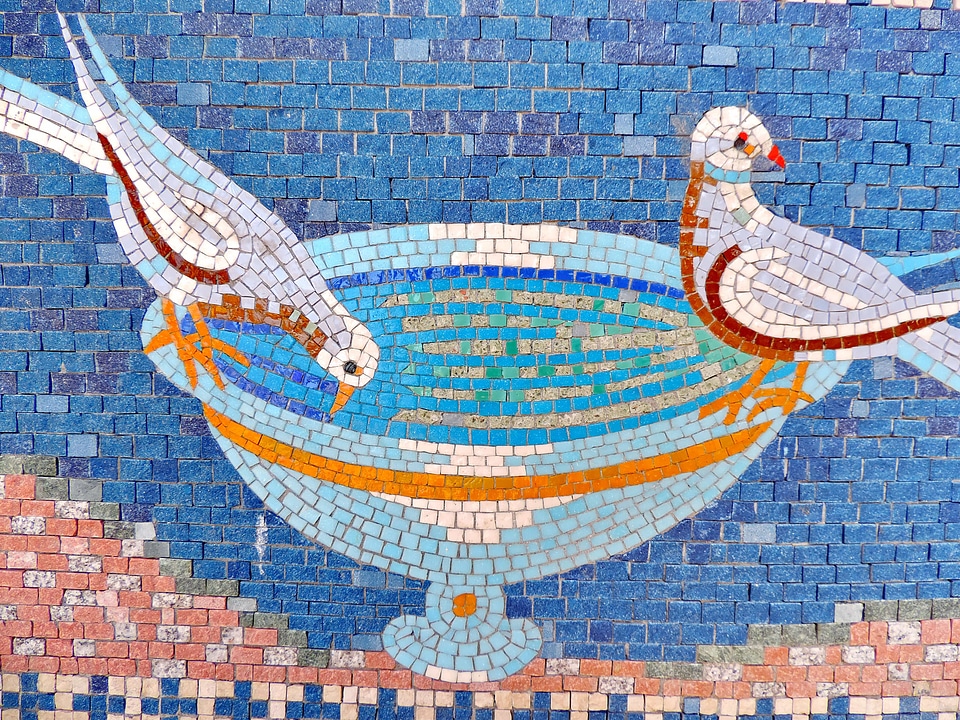 Birds dove fountain