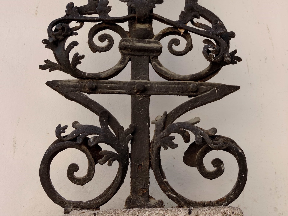 Arabesque cast iron decoration