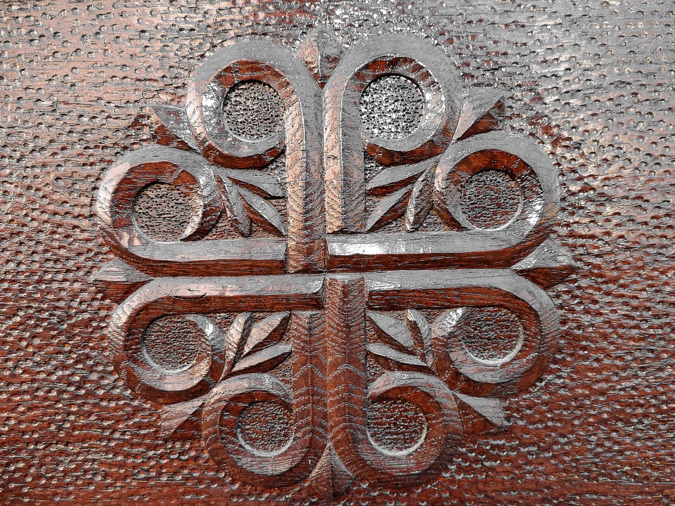 Arabesque art carving