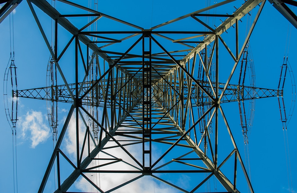 Energy pylon high voltage