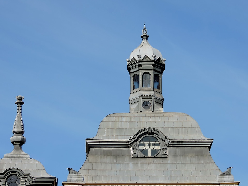 Building roof dome