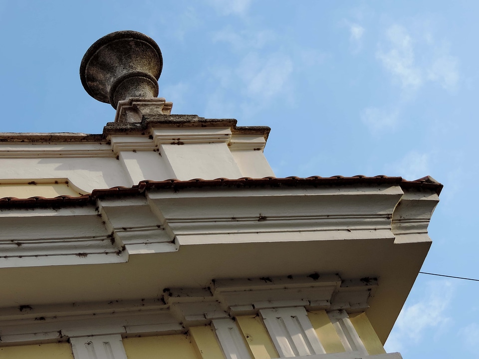 Baroque architecture roofing