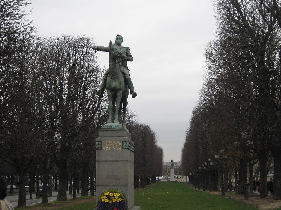 Sculpture statue tree photo