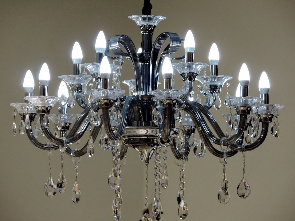 Baroque crystal light bulb