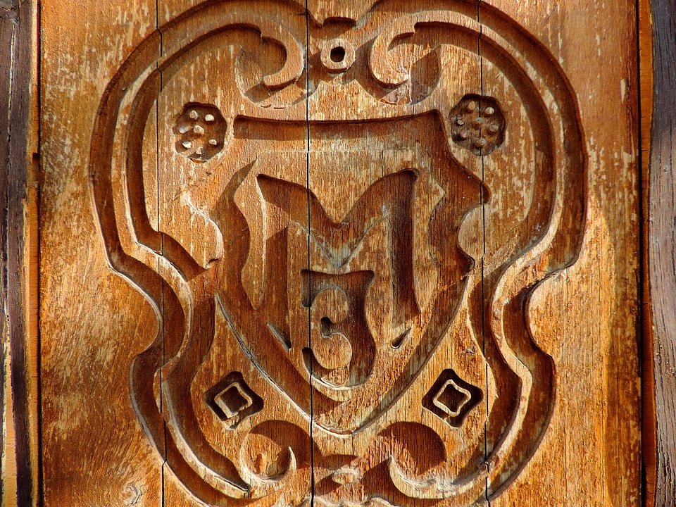 Carving wood device
