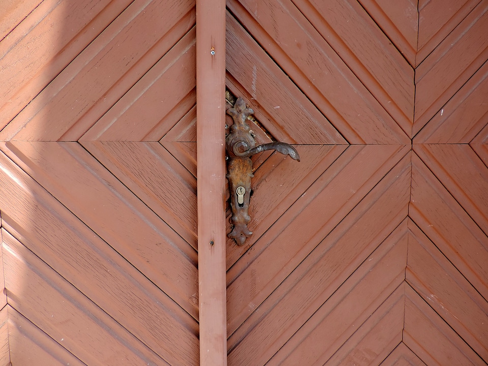 Front Door hardwood keyhole