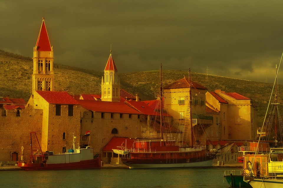 Historic center port ships