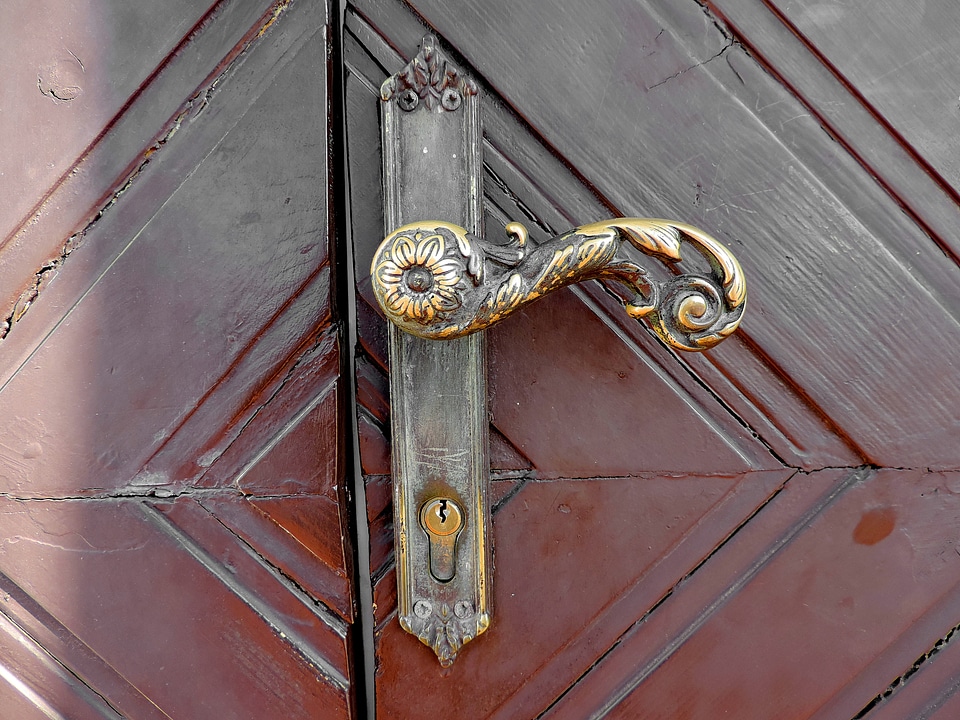 Entrance door fastener