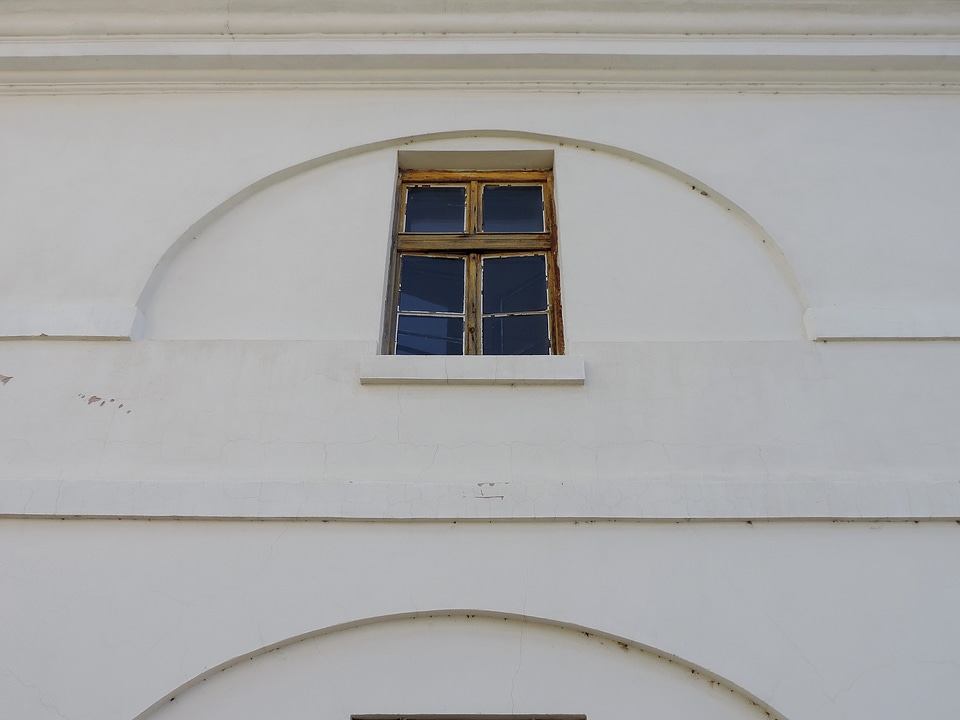 Arch window building