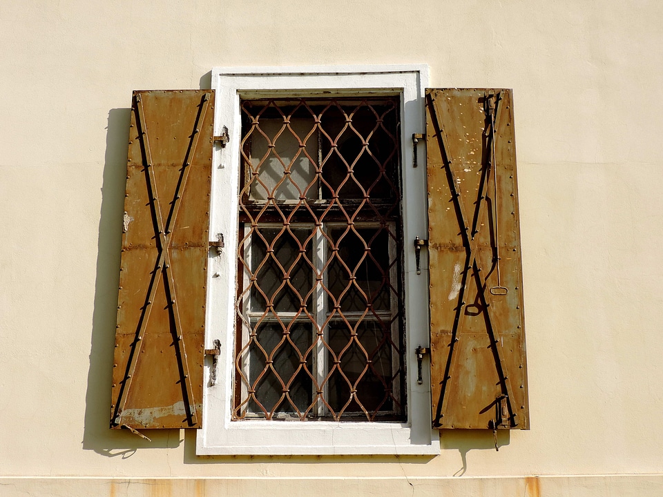 Cast Iron window architecture