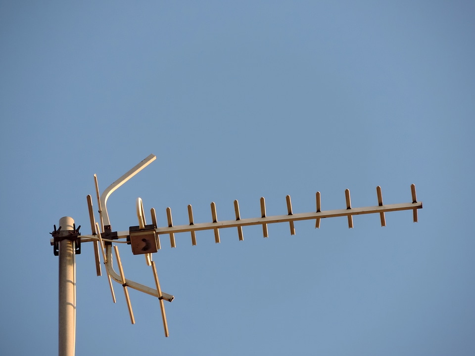 Analog antenna reflector