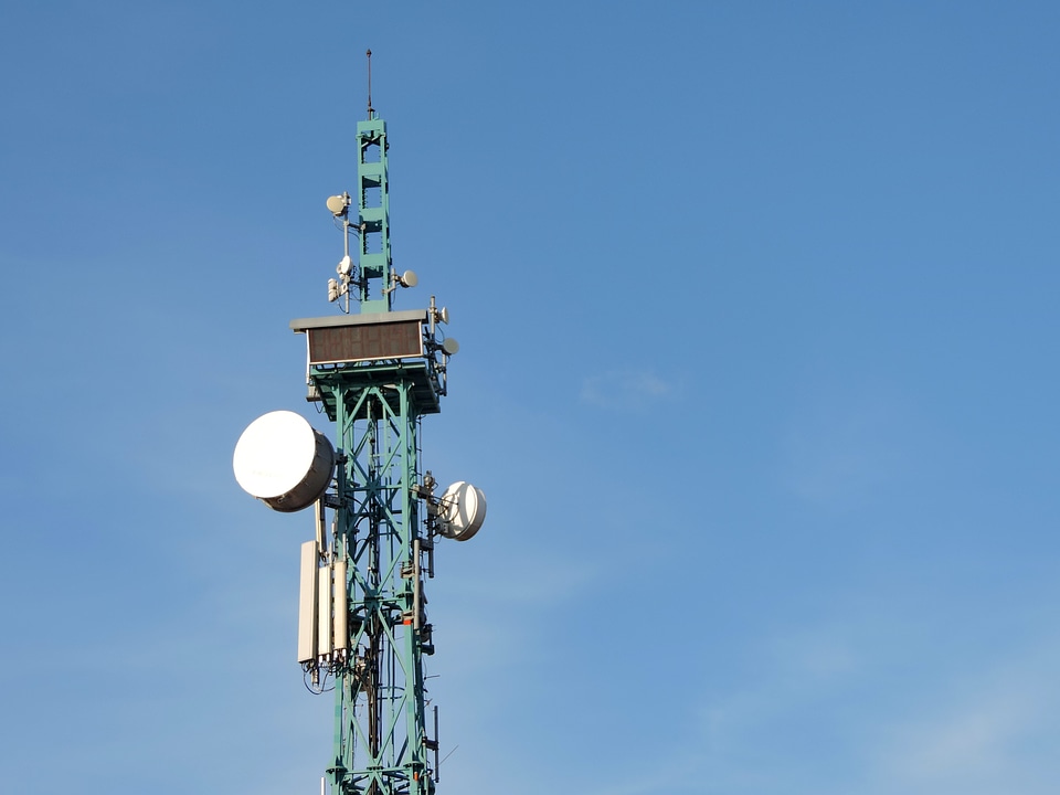 Wireless television antenna