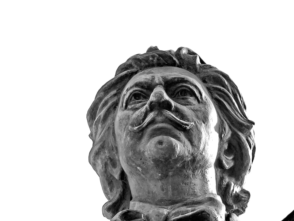 Bust statue sculpture