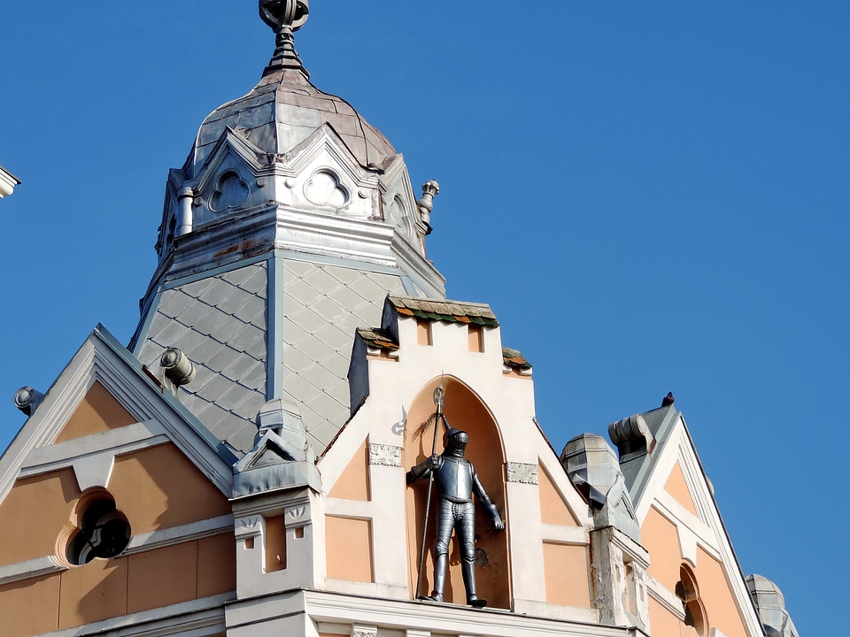 Knight tower dome
