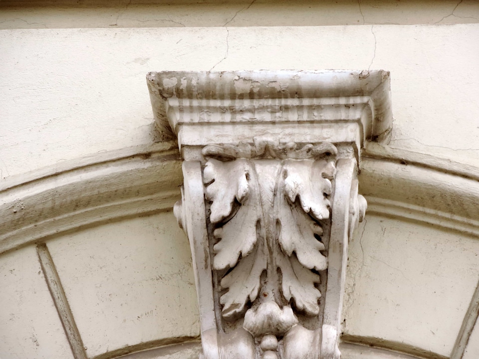 Column architecture sculpture