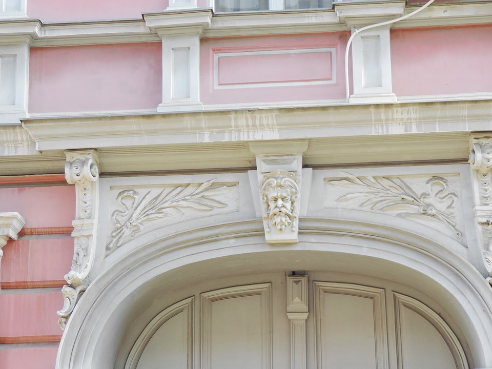 Bust sculpture architecture
