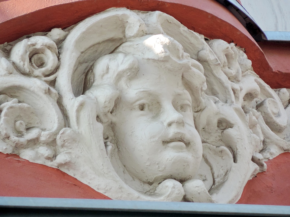 Bust heraldry heritage