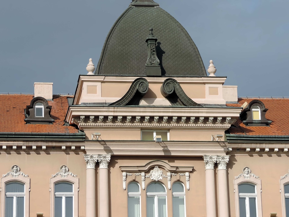 Baroque cast iron colonial