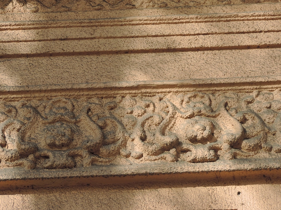 Relief covering architecture