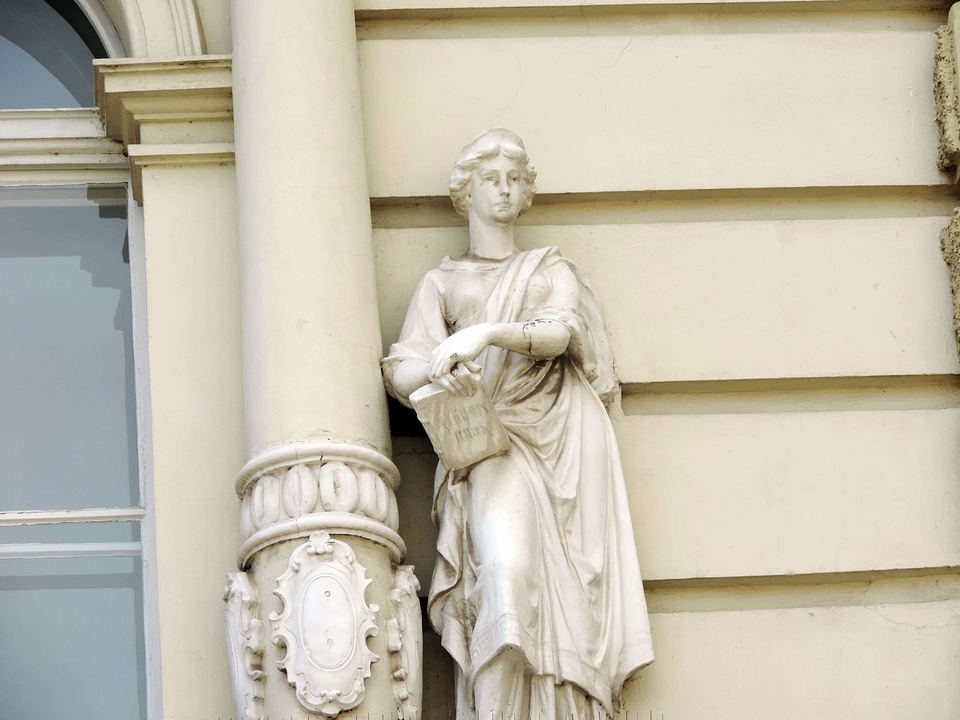Column sculpture statue