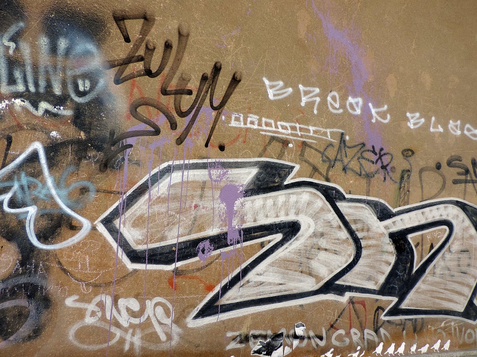 Graffiti decoration signature