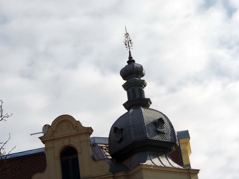 Dome building roof