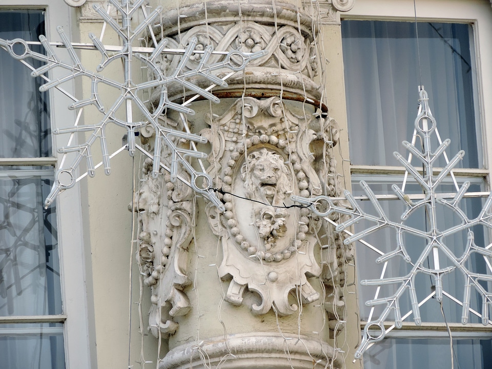 Baroque electricity window