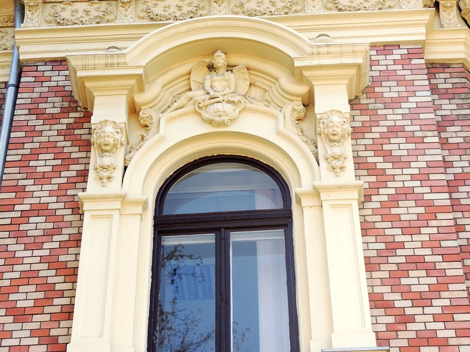 Baroque sculpture architecture