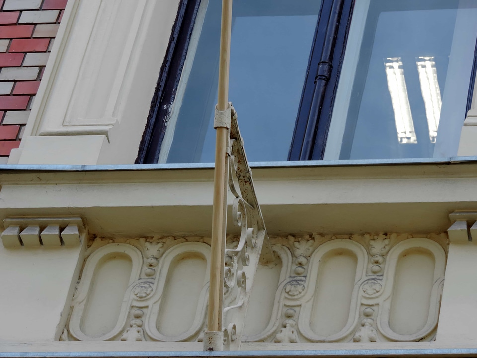 Baroque cast iron mast