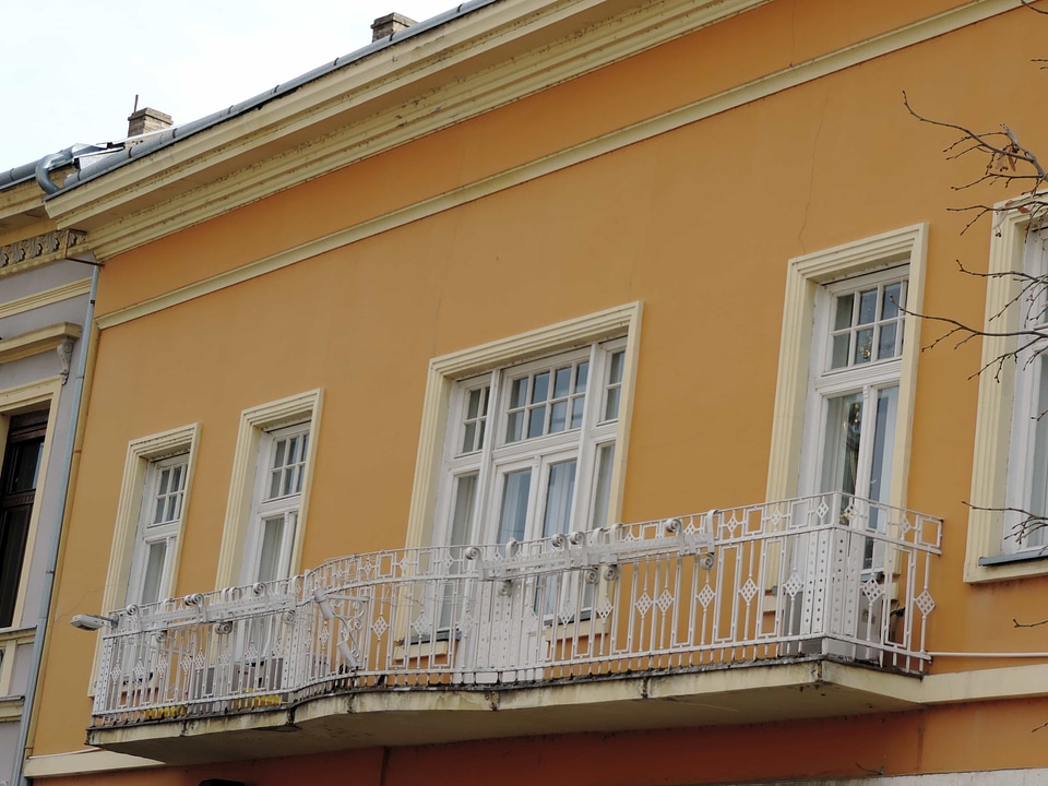 Balcony house structure