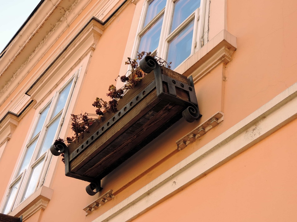 Exterior flowerpot window
